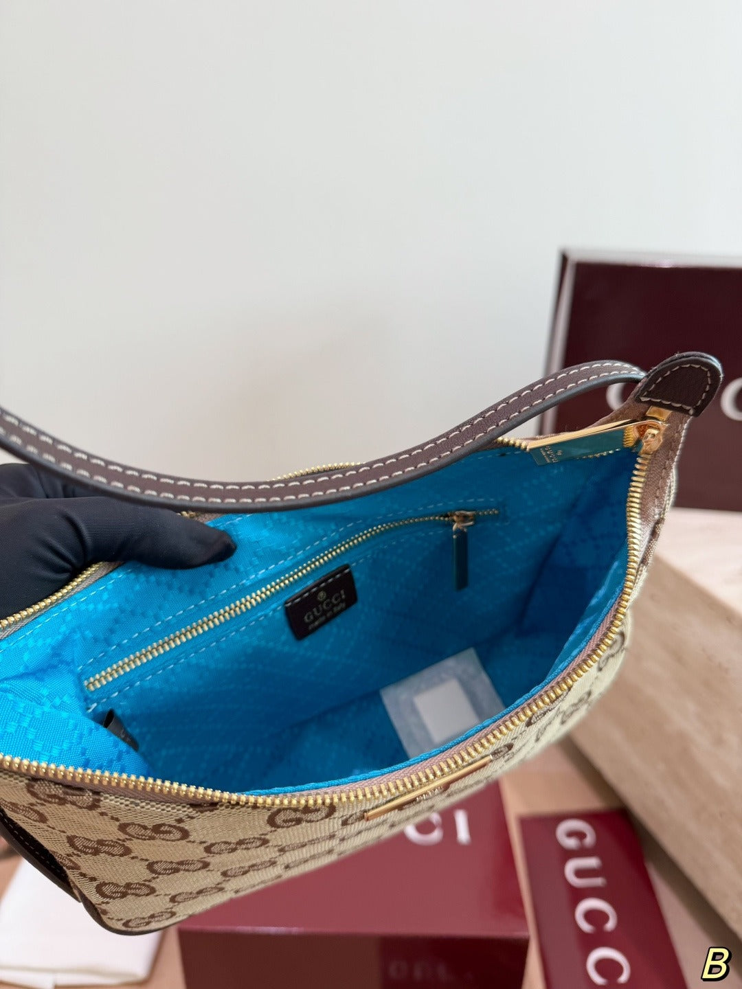 Gucci Vintage-Finish Shoulder Bag
