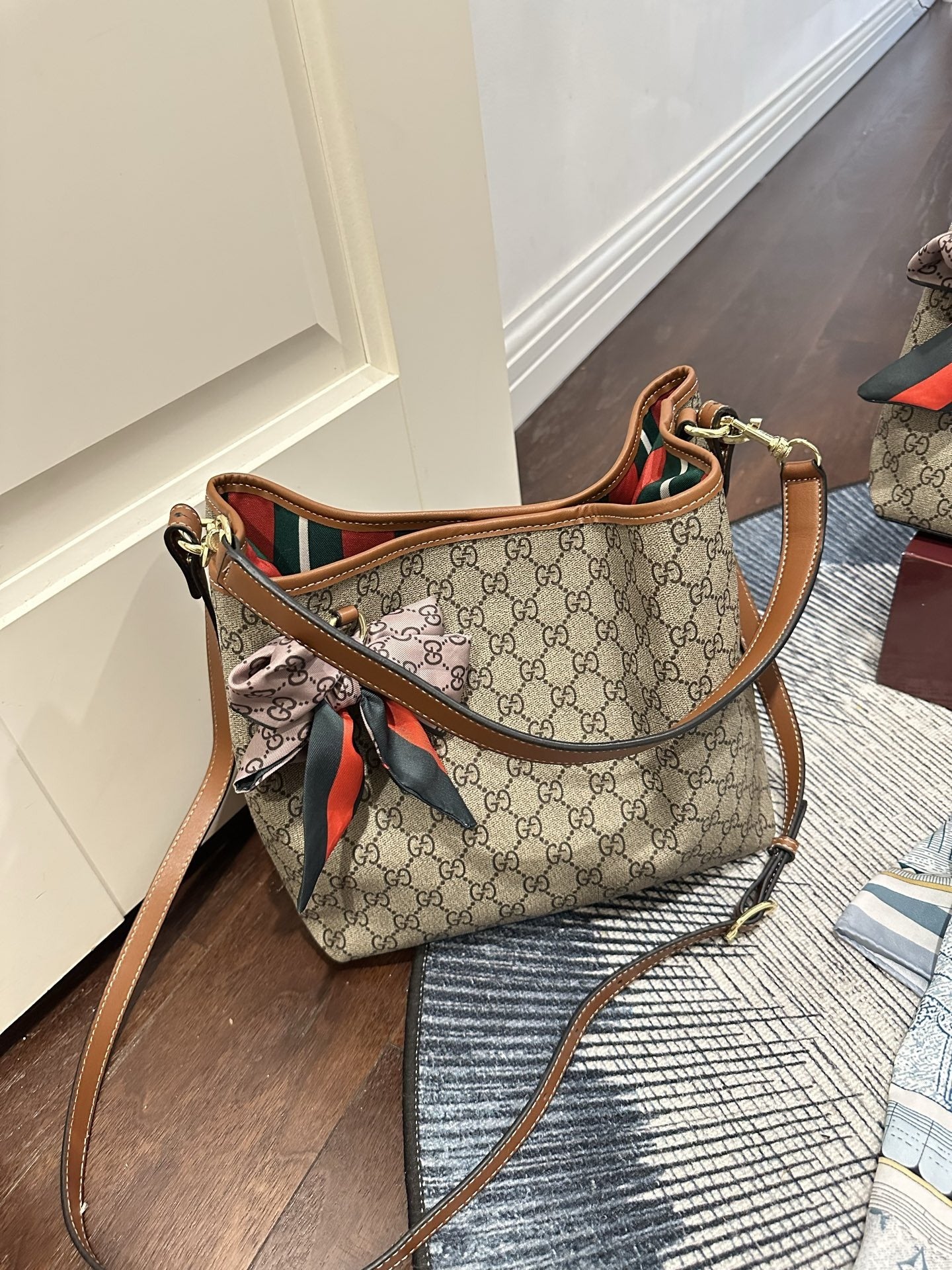 Gucci Vintage-Finish Tote Bag