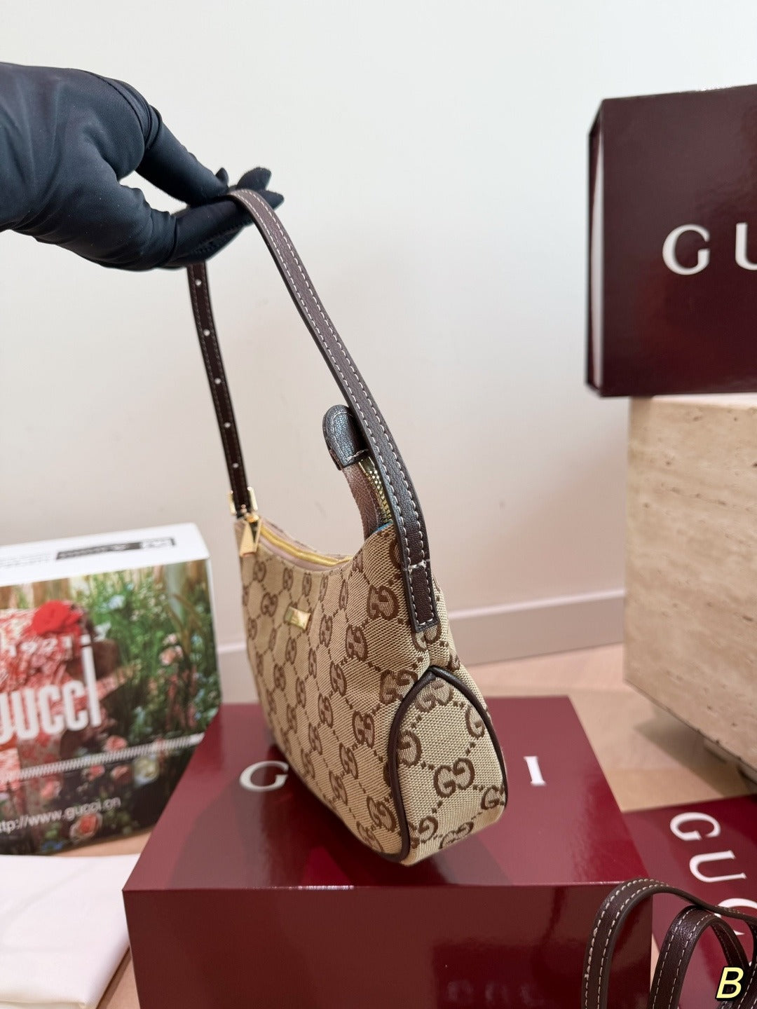 Gucci Vintage-Finish Shoulder Bag