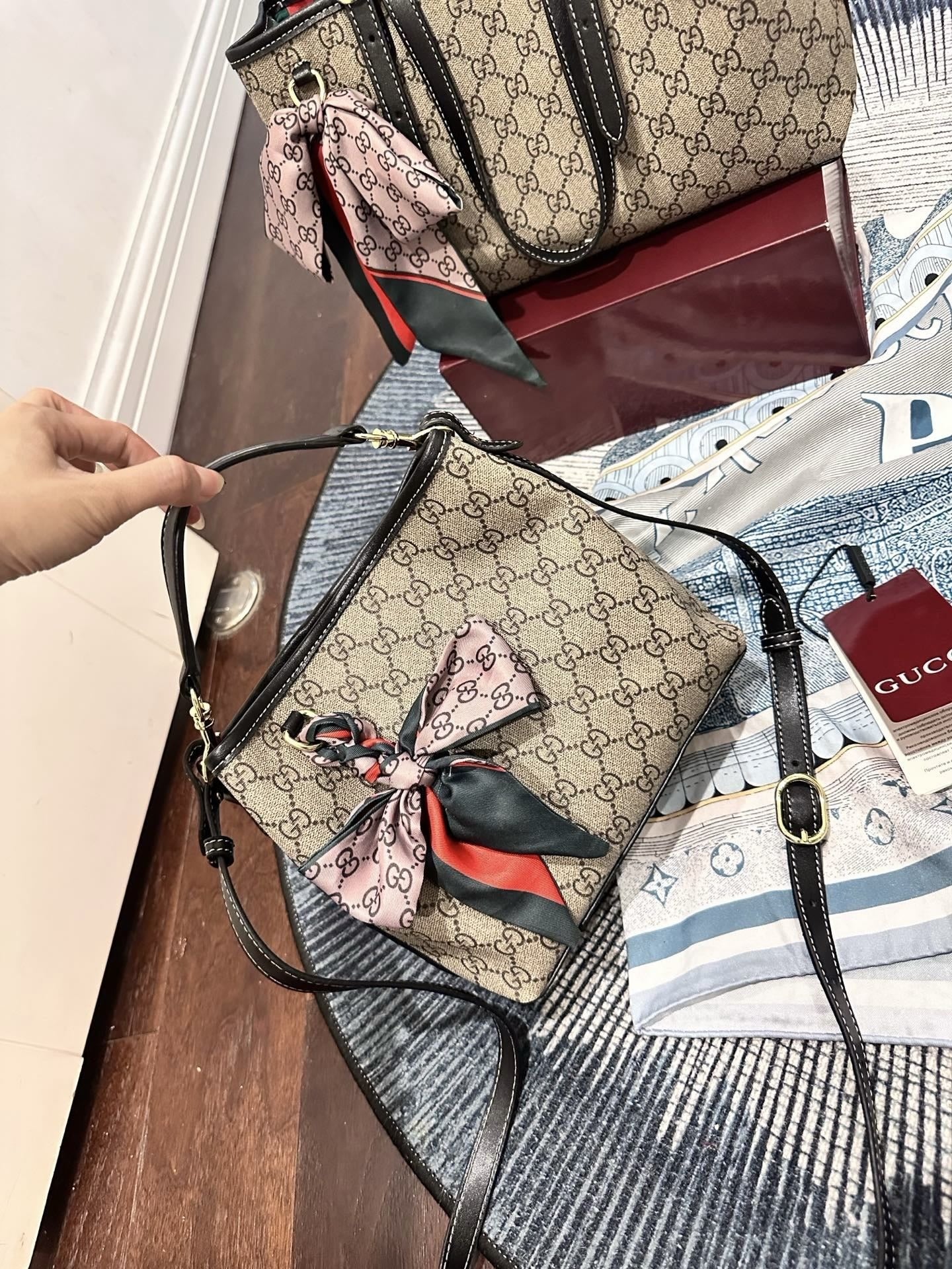 Gucci Vintage-Finish Tote Bag