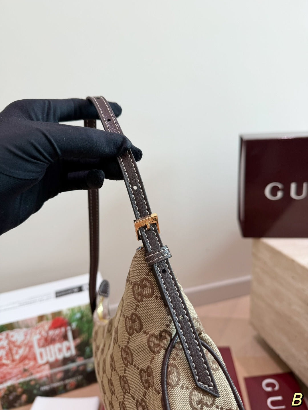 Gucci Vintage-Finish Shoulder Bag