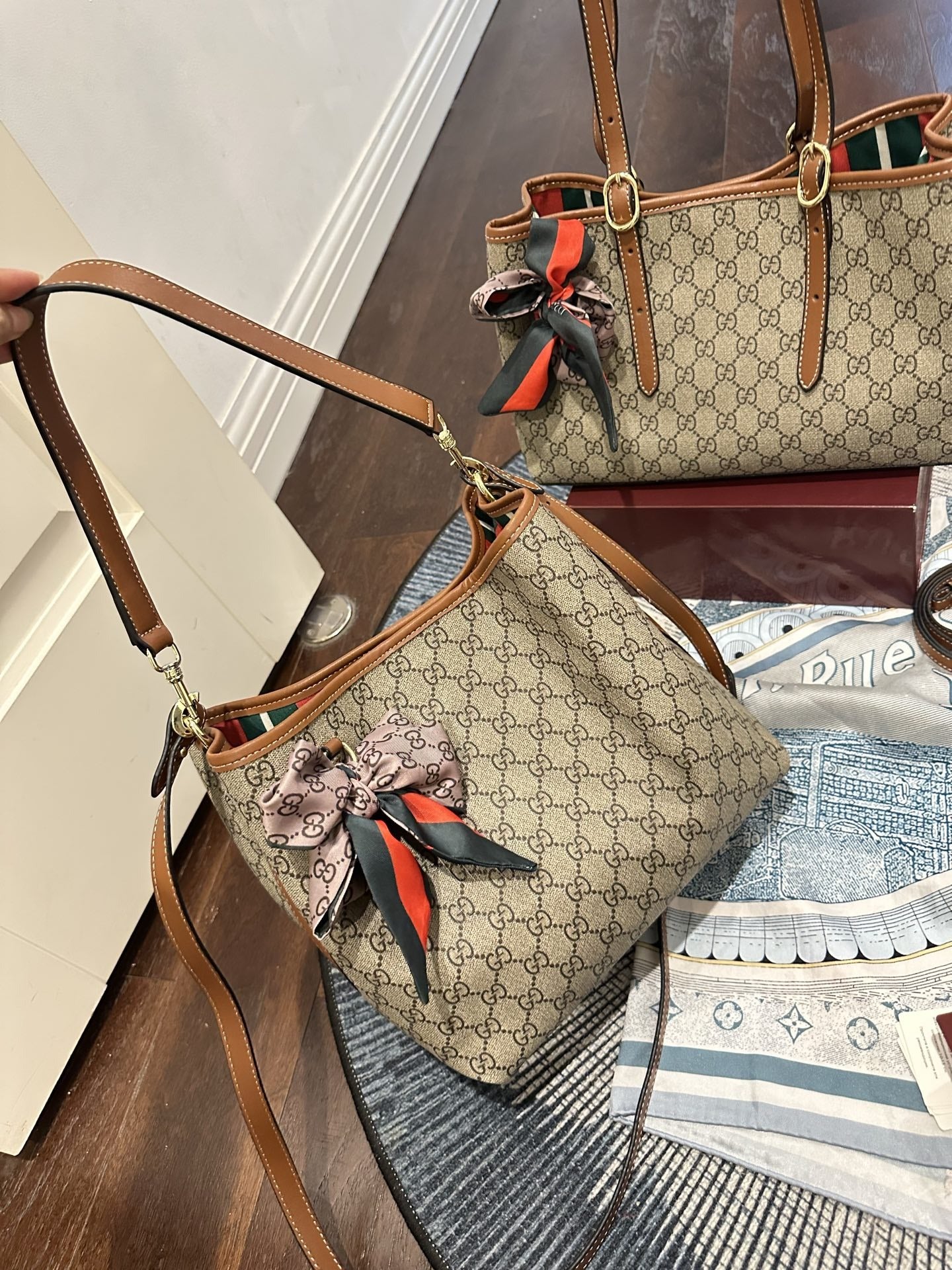 Gucci Vintage-Finish Tote Bag