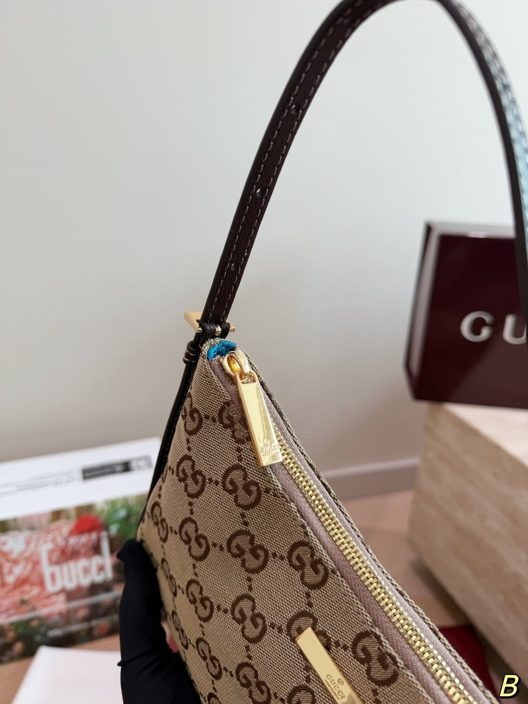 Gucci Vintage-Finish Shoulder Bag