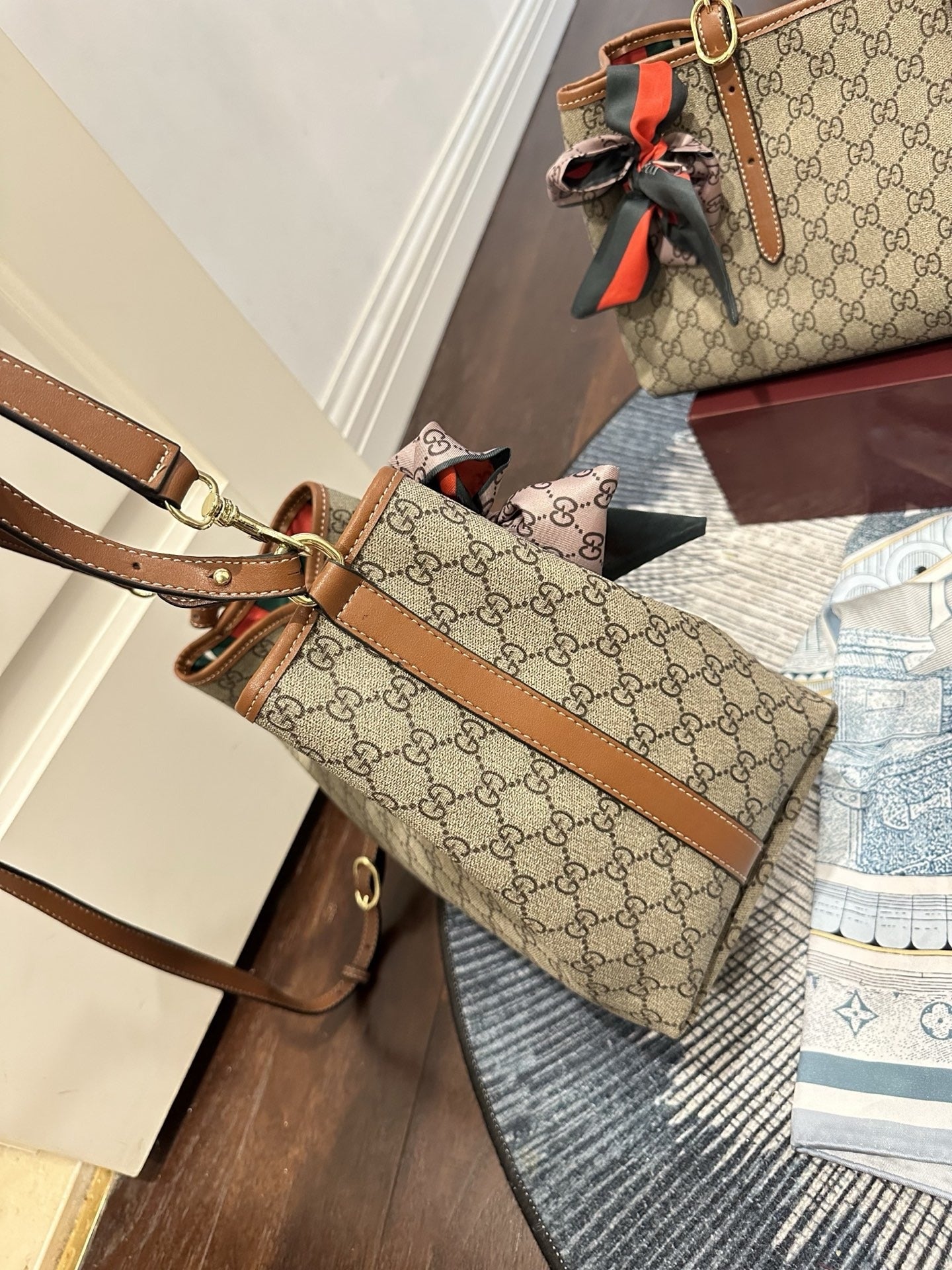 Gucci Vintage-Finish Tote Bag