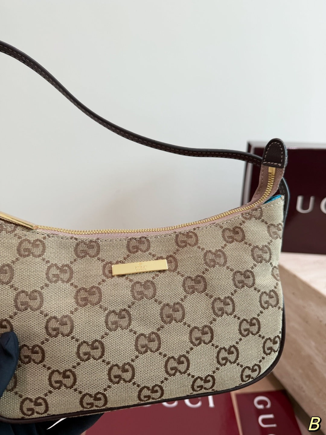 Gucci Vintage-Finish Shoulder Bag