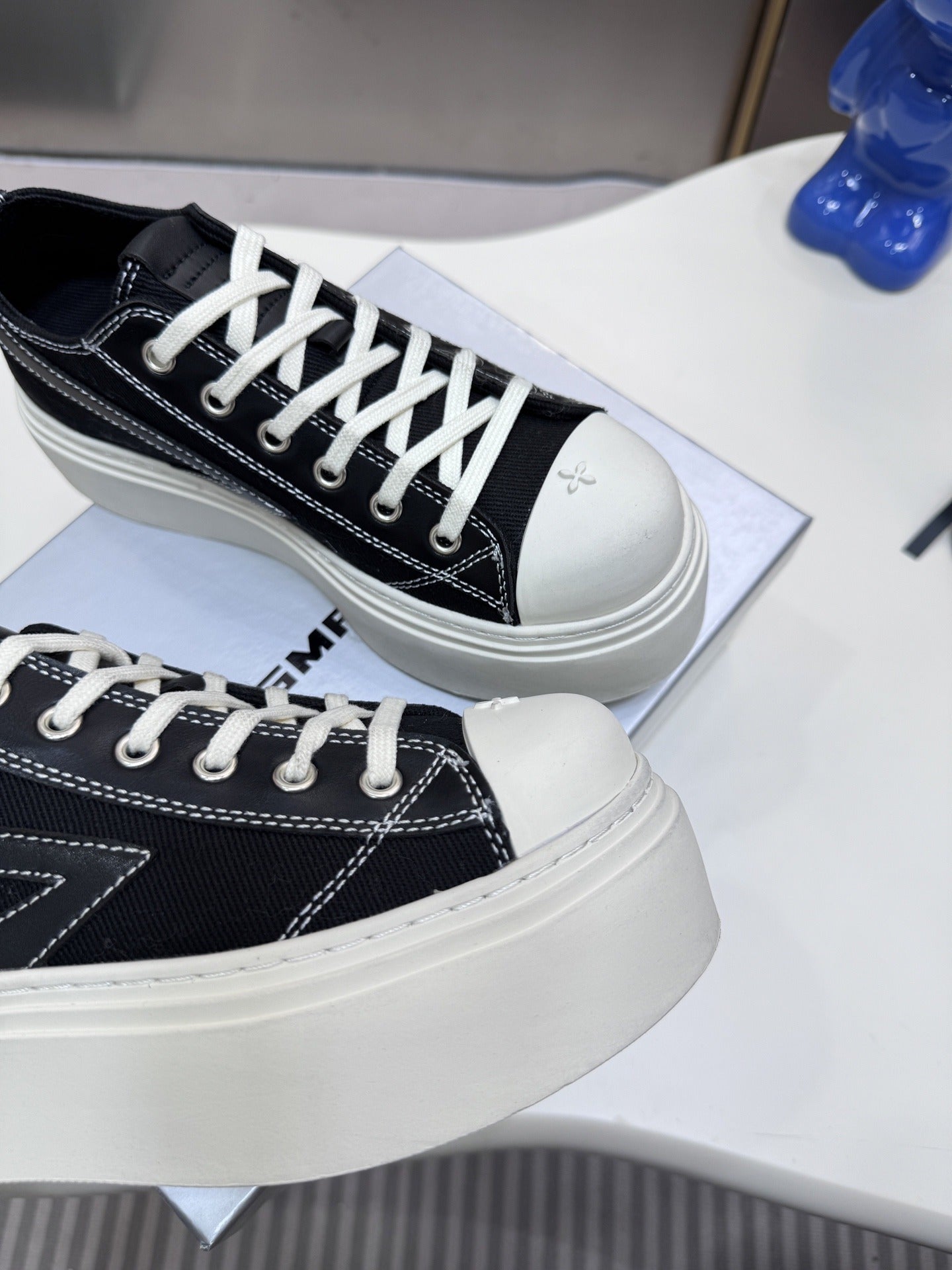 Unbranded Canvas & Lambskin Leather Shoes