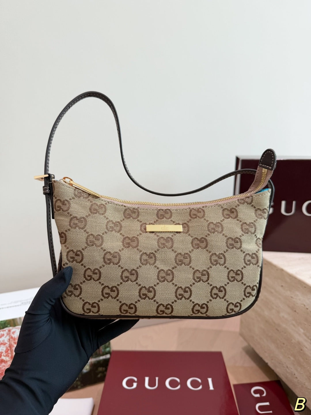 Gucci Vintage-Finish Shoulder Bag