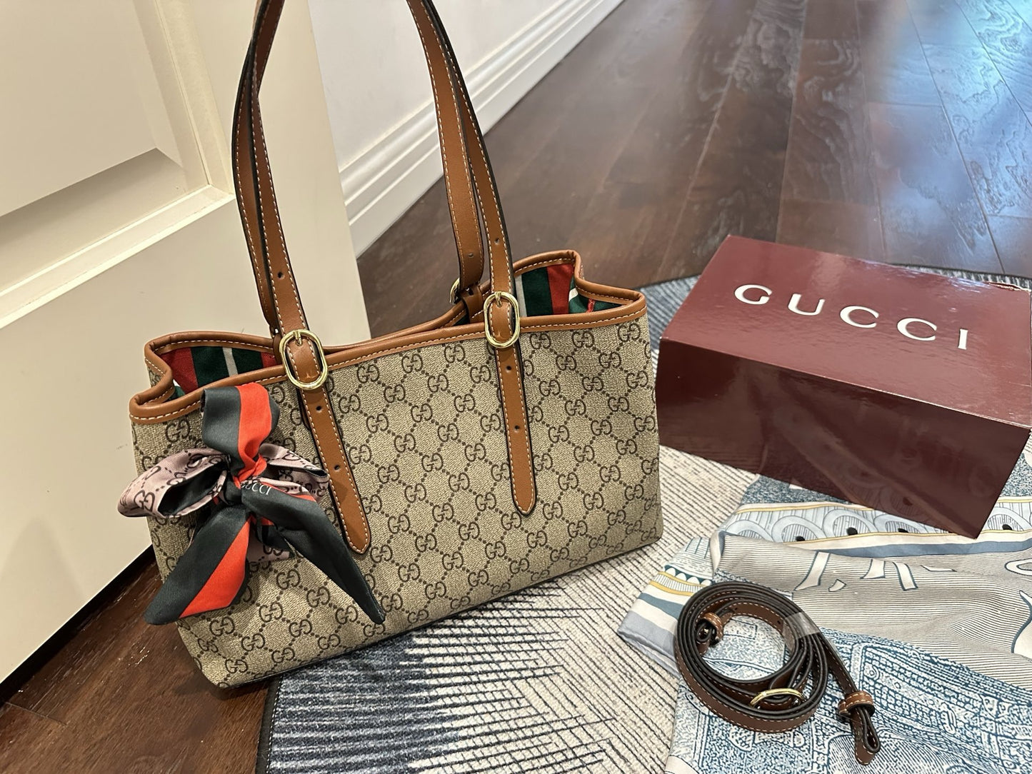 Gucci Vintage-Finish Tote Bag