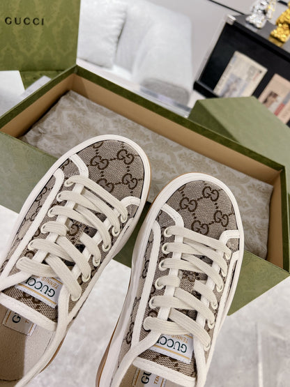 Gucci Canvas Canvas Shoes
