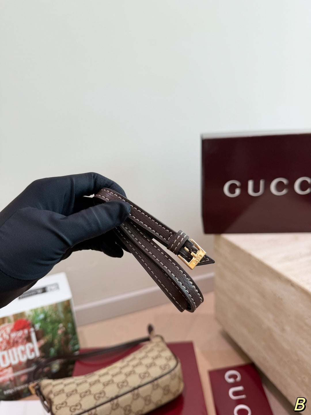 Gucci Vintage-Finish Shoulder Bag